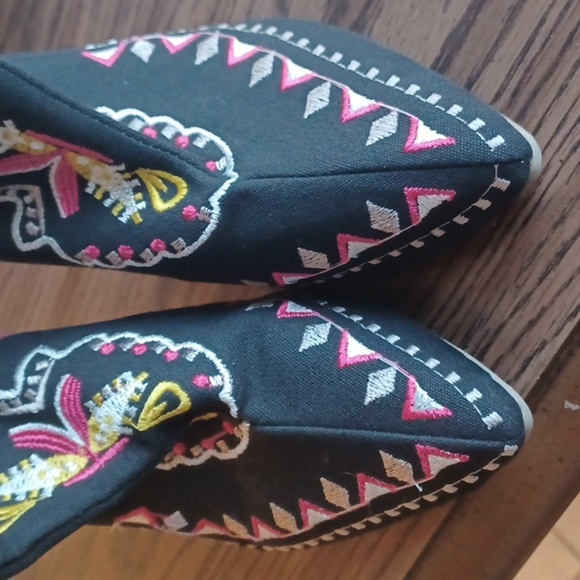 Unique Embroidered stiletto booties. Never worn,  38, sz 7, unbranded, well made - Picture 3 of 6